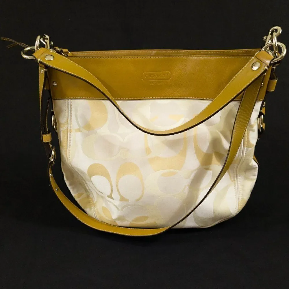 COACH Factory Outlet Signature Canvas Ivory Tote C1082-F14710